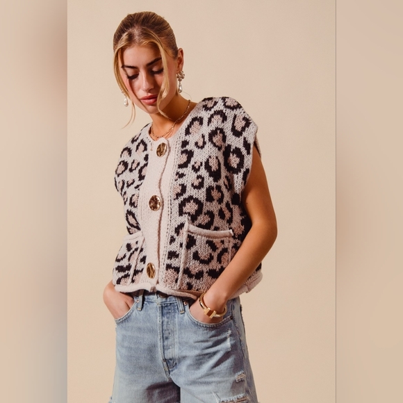 Big Metal Button Front Leopard Sweater Vest Top - Picture 4 of 9